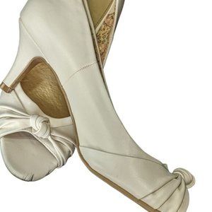 AMERICAN EAGLE WHITE HEELS SIZE 10M